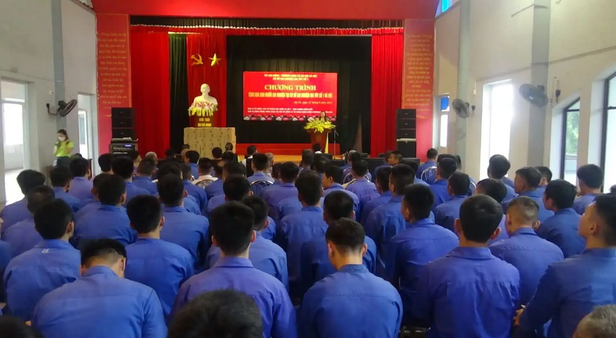 Cơ sở đón tiếp đoàn từ thiện Sức khoẻ là số 1 đến thăm và tặng quà cho người cai nghiện ma tuý